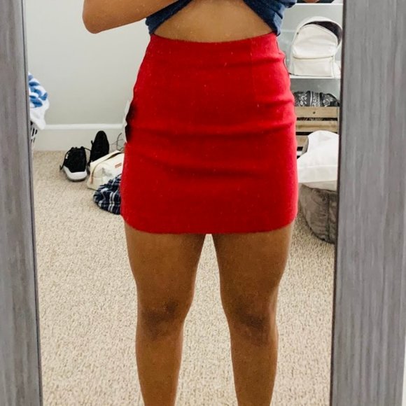 RED MINI SKIRT - Picture 2 of 9